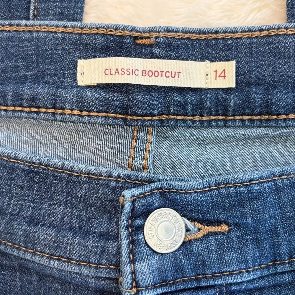Levi's Women's Classic Bootcut Jeans | Medium Wash | Size 14